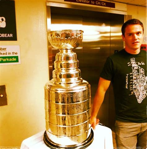 Jonathan Toews day with the Cup 7.19.13 | Chicago blackhawks, Blackhawks, Champs 12