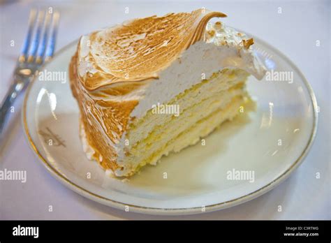 Meringata alla crema, Cipriani Dolci, inside Grand Central Station, New York City Stock Photo ...