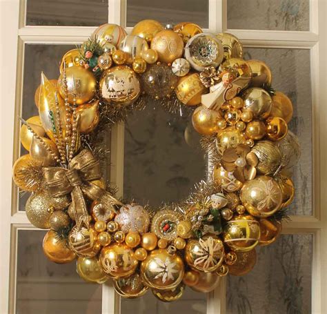 My vintage Christmas ornament wreaths for 2016: "One is silver, and the other, gold" - Retro ...