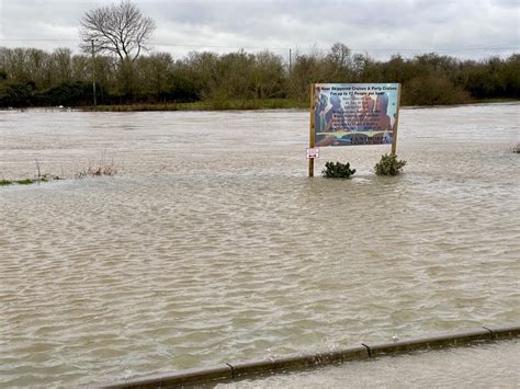 Video: River Trent floods at Gunthorpe while levels rise at Trent Bridge and Holme Pierrepont ...