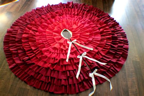 20 Beautiful Christmas Tree Skirt Designs