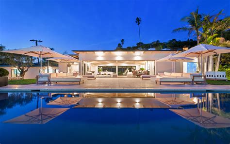 Where Should a Celebrity Live in Malibu? – DIRT