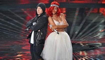 Rihanna "Love The Way You Lie Pt 2" ft Eminem