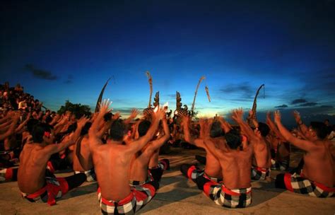 Mengenal Sejarah Tari Kecak Khas Bali - BERBAGI TIPS