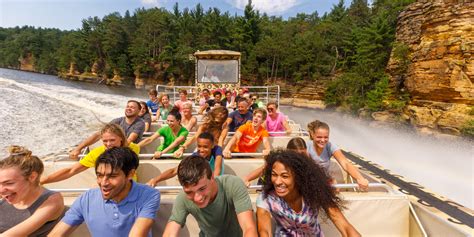 Your Guide to Boat Tours in Wisconsin Dells