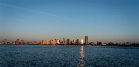 Premium Photo | Tel aviv skyline in sunset