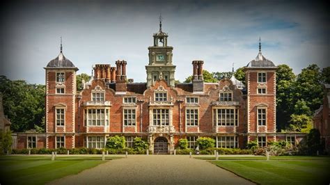 BLICKLING HALL │ HAUNTED - YouTube