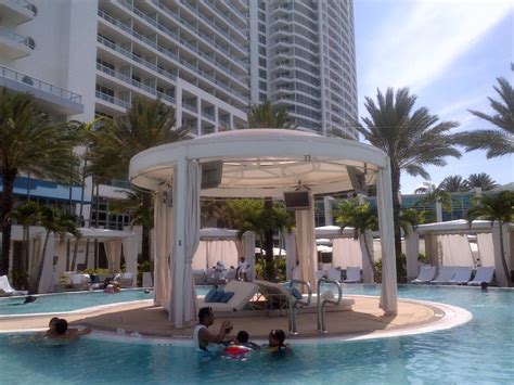 Fountaine Bleau Hotel | House styles, Places, Mansions