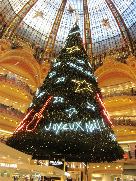 Christmas tree in Galeries Lafayette, Boulevard Haussmann, Paris