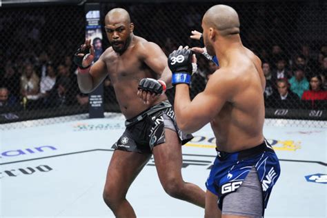 UFC 285: Jon Jones makes quick work of Ciryl Gane, wins heavyweight title with 1st-round submission