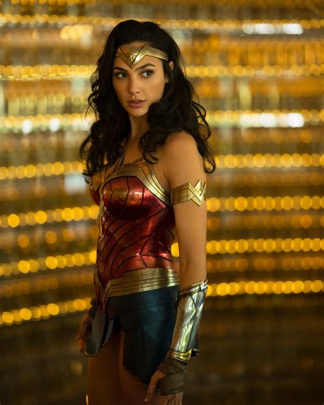 First look at Gal Gadot as Wonder Woman in 'Wonder Woman 1984' | Batman ...