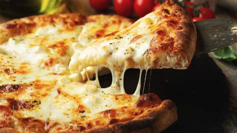 Why It's Important To Choose The Right Cheese When Making Pizza