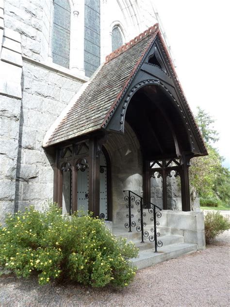 Crathie Parish Church, Porch © Alexander P Kapp cc-by-sa/2.0 :: Geograph Britain and Ireland