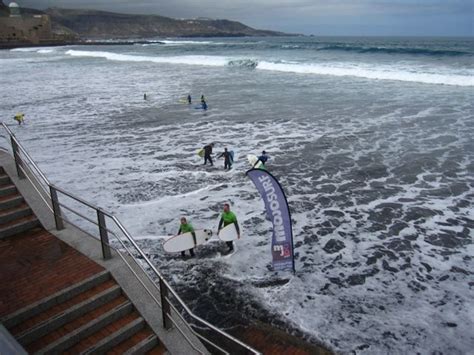 Surfing at Las Palmas beach - Las Canteras | Palmas, Las palmas de gran ...