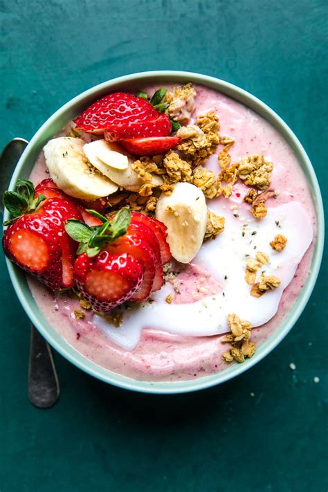 How to Make a Smoothie Bowl | The Modern Proper