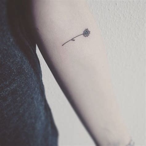 Minimalist flower Tattoo | Flower tattoo designs, Small tattoos, Tattoos