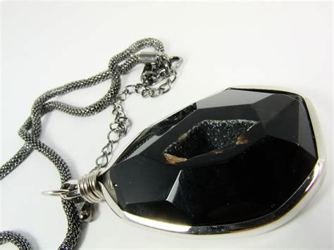 Unique Black Quartz Pendant Necklace – Martinuzzi Accessories