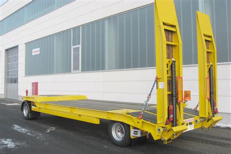 Centre-axle low-loader trailer with straight platform - SM Trailers