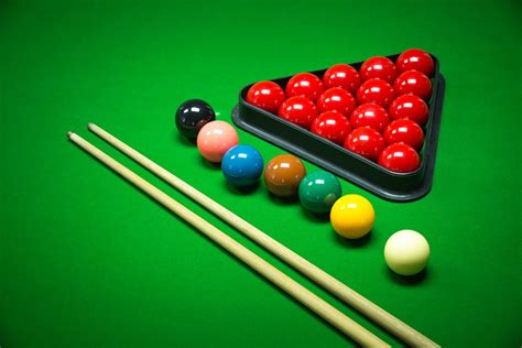 What is the Difference between Snooker and Pool? (Basics Explained)