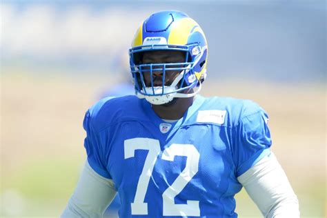 Look: Tremayne Anchrum Jr. training with Rashawn Slater, other O-linemen