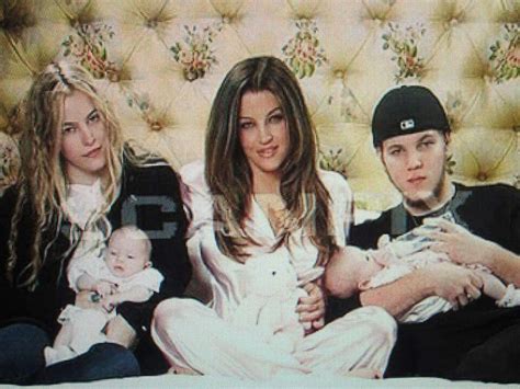 Lisa Marie with Her 4 Children, Danielle Riley, Benjamin, Twin Baby ...