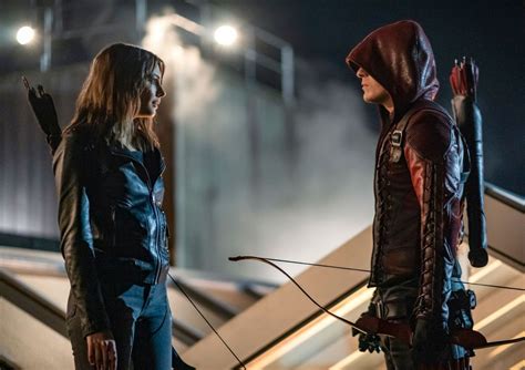 Arrow Series Finale Images: Major Characters Return, Flash Crossover