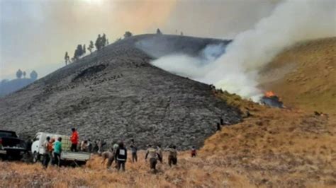 Viral Bukit Teletubbies di Bromo Terbakar, Diduga Dipicu Flare dari ...