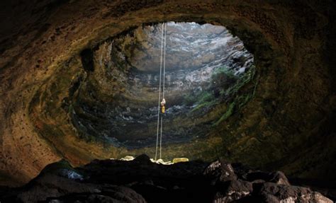 Devil's Sinkhole Formation: How Water Created a Real Bat Cave