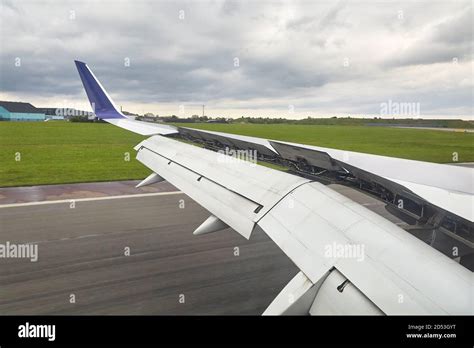 Landing plane wing flaps and spoilers extended Stock Photo - Alamy