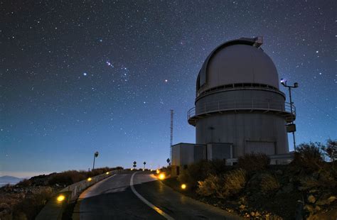 This is the ESO 3.6-metre telescope at the La Silla Observatory in ...