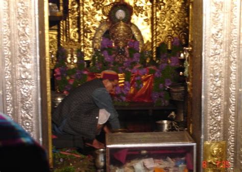 Badrinath Temple Info, History, Architecture, Photos, Timing