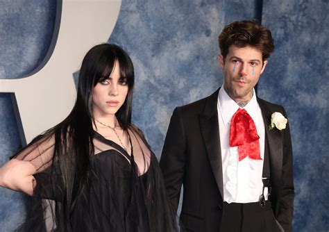 Billie Eilish Dons Dramatic Goth Dress at Vanity Fair Oscar Party 2023 – Footwear News