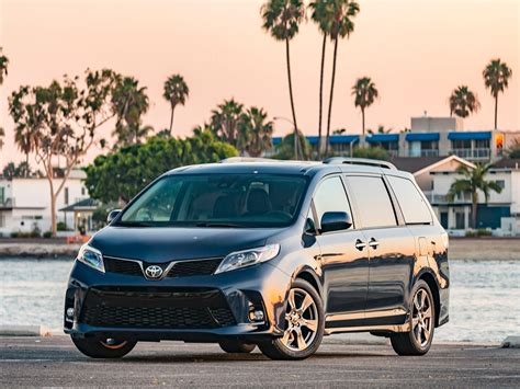 12 Best Family Cars: 2019 Toyota Sienna | Kelley Blue Book