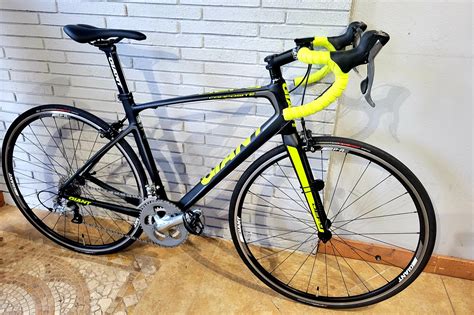 Giant Defy Carbon Road Bike (Size Medium) – South Tampa Bicycle Co.