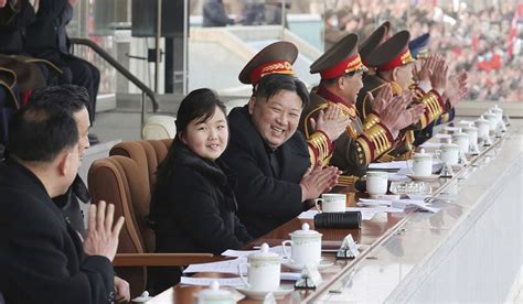 Kim Jong-un brings daughter to soccer match | Flipboard