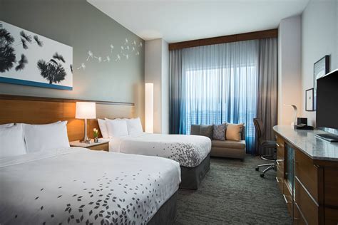 Schaumburg Chicago IL Hotel | Renaissance Schaumburg Convention Center Hotel