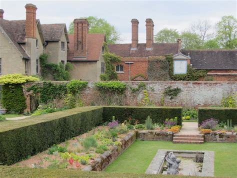 Packwood House, Warwickshire Packwood, Mansions, House Styles, Home ...