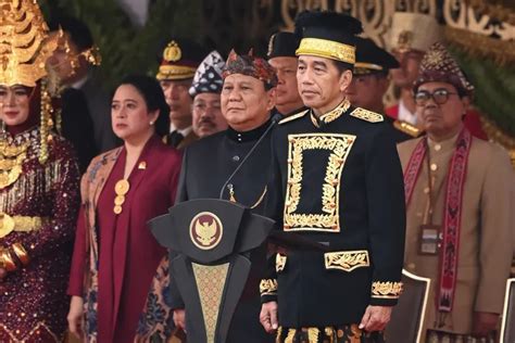 Menilik Baju Adat Jokowi Saat Upacara 17 Agustus 2024: Pakaian Adat Kustin dari Kalimantan Timur ...