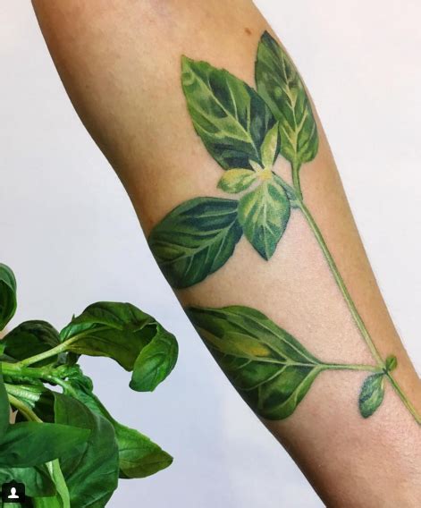 This leaf tattoo is SO gorgeous. | Green tattoo ink, Tattoos, Brown tattoo ink