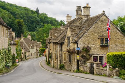 Walking and hiking tours in England. Lake District, Cotswolds, Cornwall.