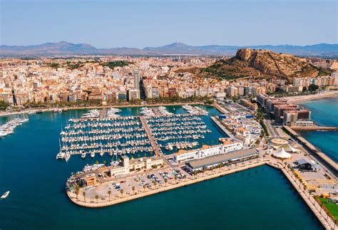 Discover the beautiful winding streets of Alicante Old Town | KAYAK