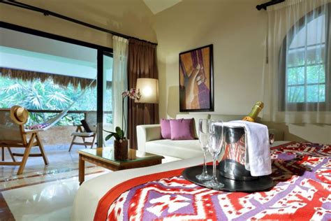 Rooms at Grand Palladium Colonial Resort & Spa