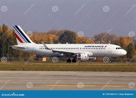 F-HEPJ Air France Airbus A320-200 Aircraft Landing on the Runway of ...