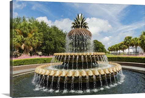 USA, South Carolina, Charleston, Waterfront Park, Pineapple Fountain ...