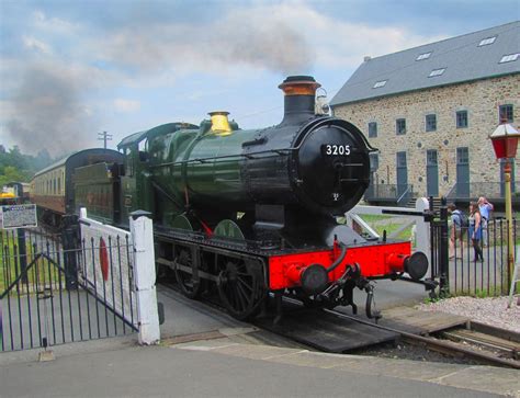 3205 pulling out of Staverton Station, South Devon railway (Private railway) | South devon ...