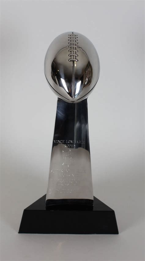 Super Bowl XLIX Replica Vince Lombardi Trophy – Patriots vs. Seahawks | Memorabilia Expert