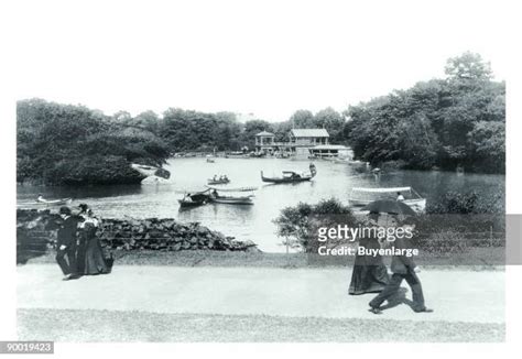 5,042 Central Park Boathouse Stock Photos, High-Res Pictures, and Images - Getty Images