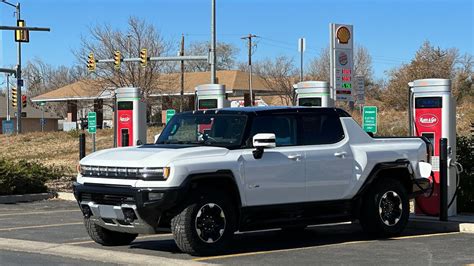 Hummer EV Pickup 70-MPH Highway Range Test - YouTube