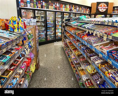 Convenience store candy hi-res stock photography and images - Alamy