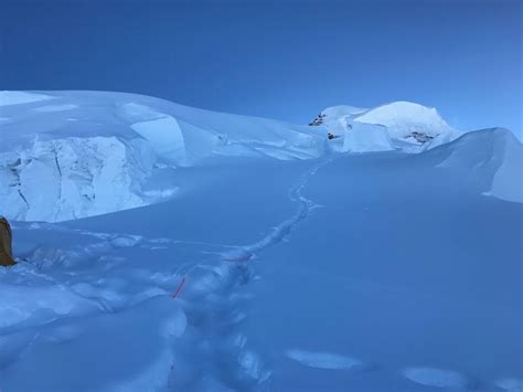 K2 Summit on a beautiful day! - Madison Mountaineering